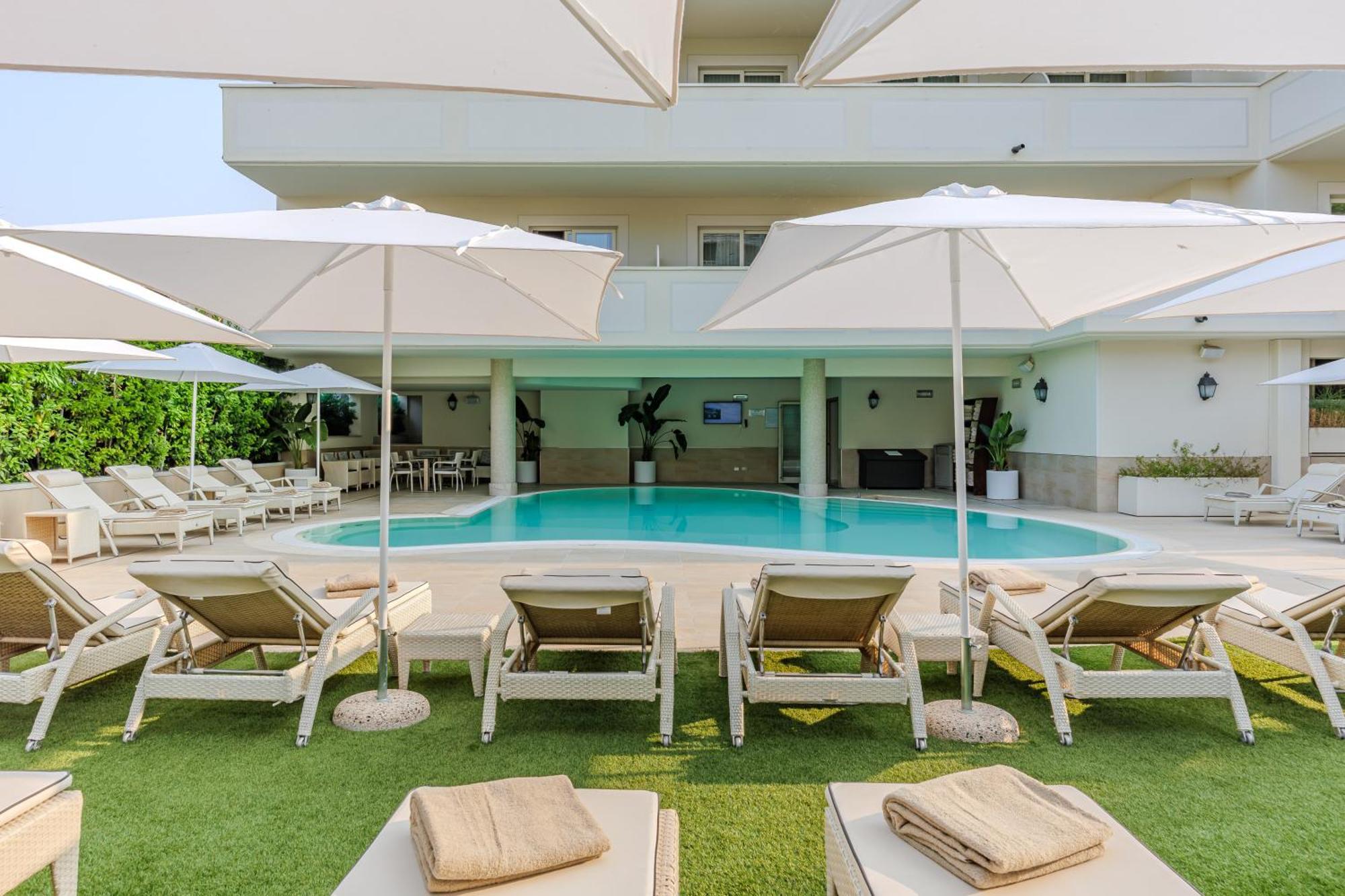 Rosa Desenzano 4*